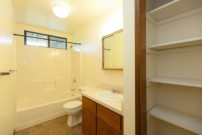 property at 16-1189-1189 Moho Rd