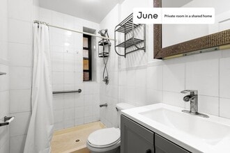 Room in Shared 3 bed/1 bath home in New York, NY - Building Photo - Building Photo