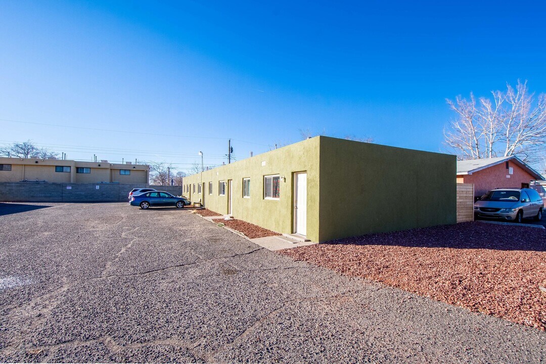 131 General Arnold St NE in Albuquerque, NM - Building Photo