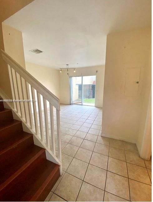 2088 NE 167th St in North Miami Beach, FL - Building Photo - Building Photo