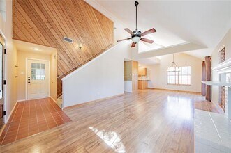 471 Caviness Dr in Grapevine, TX - Foto de edificio - Building Photo