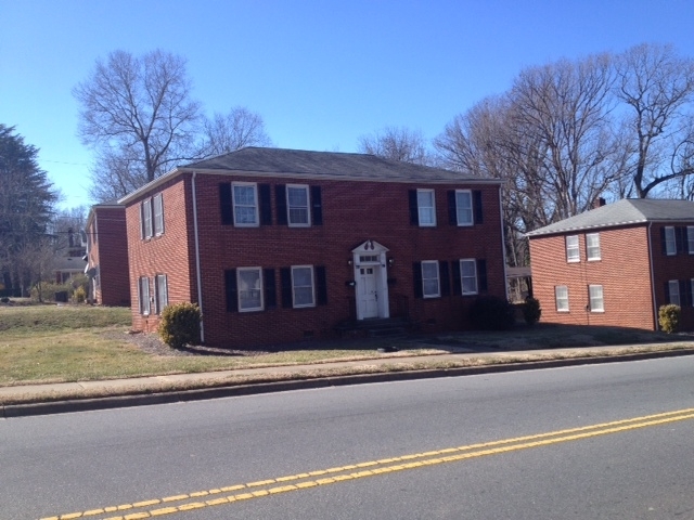 415 N Center St in Statesville, NC - Building Photo