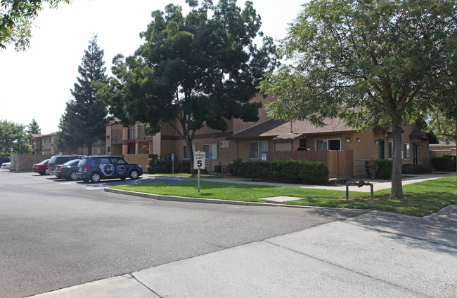 Western Heights Apartments in Waterford, CA - Building Photo - Building Photo