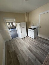 12706 Parkhill Ave in Cleveland, OH - Foto de edificio - Building Photo