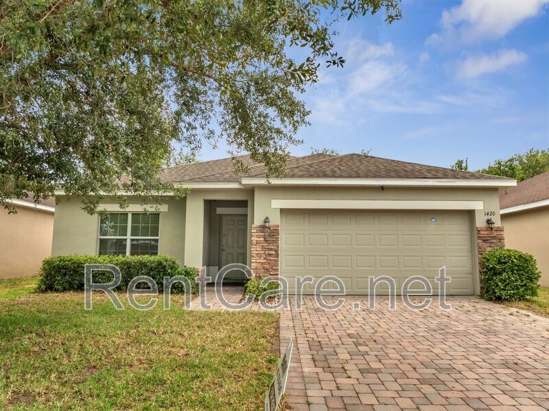 1420 Marsh Meadow Ln in Davenport, FL - Building Photo