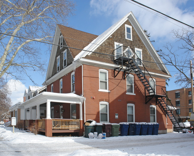 220 E Nittany Ave in State College, PA - Foto de edificio - Building Photo