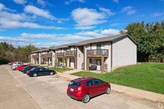 Stonebridge Meadows in Farmington, MO - Building Photo - Building Photo