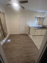 1519 1/2 S Redondo Blvd, Unit 1519 1/2 S Redondo Blvd in Los Angeles, CA - Building Photo - Building Photo