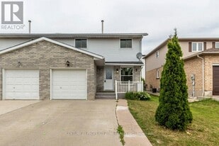 38 Rauch Ct in Kitchener, ON - Building Photo