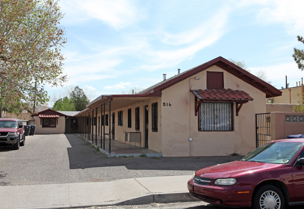 516 Palomas Dr SE in Albuquerque, NM - Foto de edificio