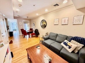 26 Parmenter St, Unit 2 in Boston, MA - Building Photo - Building Photo