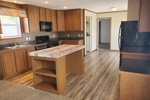 418 Saddle Dr in Grand Blanc, MI - Building Photo