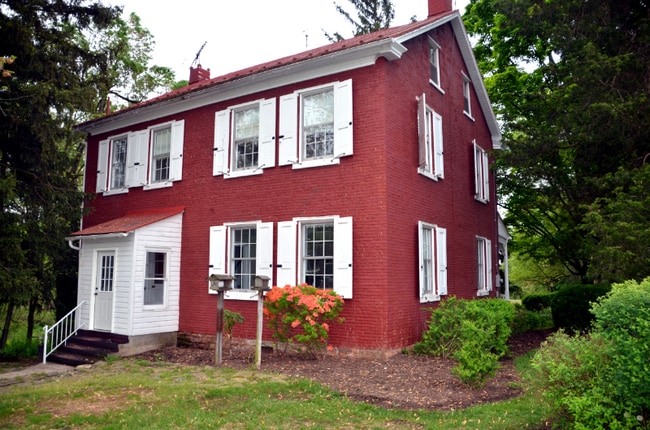property at 27 Shartlesville Rd