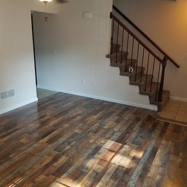 108 Barnsback St, Unit A in Troy, IL - Foto de edificio - Building Photo