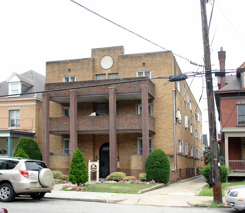 5927 Walnut St in Pittsburgh, PA - Building Photo