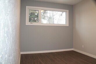 13528-13139 139 St NW in Edmonton, AB - Building Photo - Building Photo