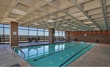 2650 N Lakeview Ave, Unit 3106 in Chicago, IL - Foto de edificio - Building Photo