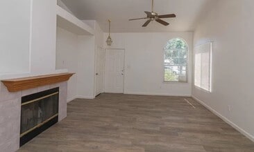 8401 Hemlock Ct in Bakersfield, CA - Building Photo - Building Photo