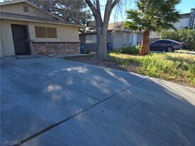 427 S Tonopah Dr in Las Vegas, NV - Building Photo