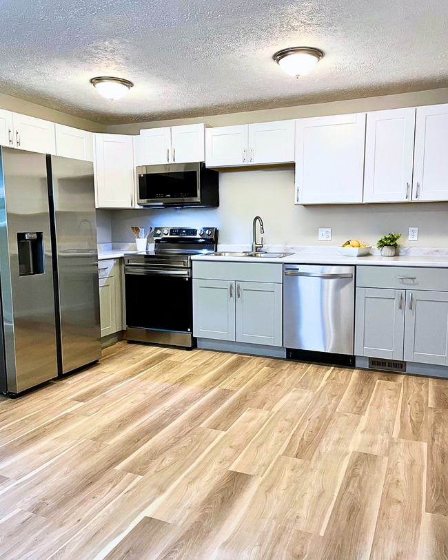 property at 503 S 1st St