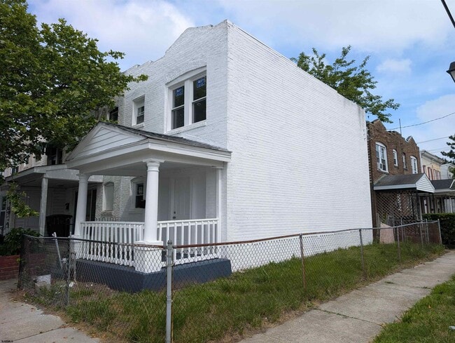 1930 Grant Ave