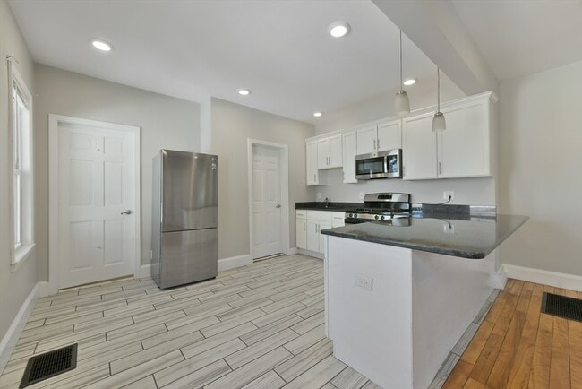 10 Howell Ct in Chelsea, MA - Building Photo - Building Photo