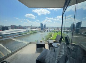 335 Bridge St NW in Grand Rapids, MI - Building Photo