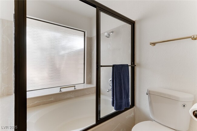 property at 2076 Heritage Oaks St
