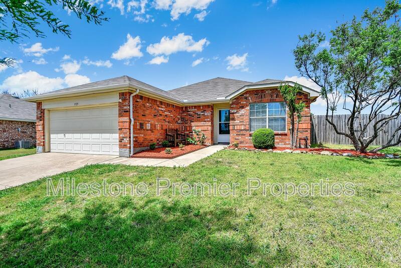 3725 Beatriz Dr in Denton, TX - Building Photo