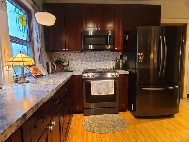 528 19th Ave NE in Minneapolis, MN - Foto de edificio - Building Photo