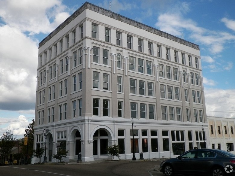 Hub City Lofts in Hattiesburg, MS - Foto de edificio