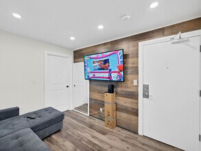 33 Fairleigh Ave N in Hamilton, ON - Building Photo - Building Photo