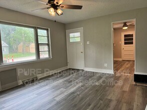 2416 SW 25th Dr in Topeka, KS - Building Photo - Building Photo