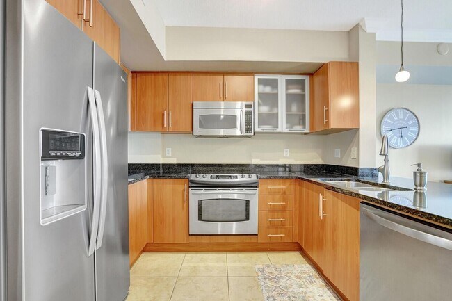 600 S Dixie Hwy, Unit 607 in West Palm Beach, FL - Foto de edificio - Building Photo
