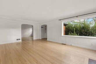 4707 N Willamette Blvd in Portland, OR - Building Photo - Building Photo