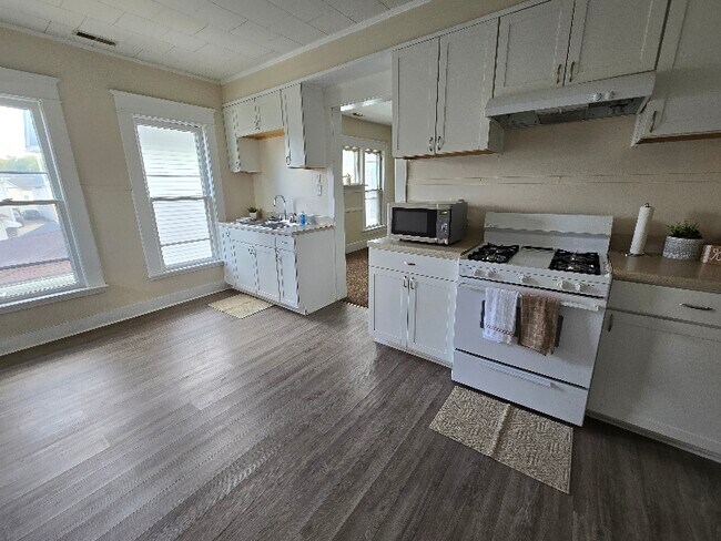 718 W 23rd St in Erie, PA - Foto de edificio - Building Photo