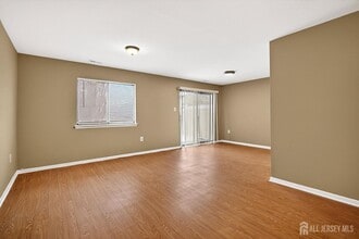 70 Hampshire Dr in Plainsboro, NJ - Building Photo - Building Photo