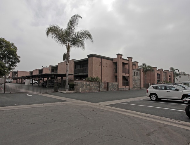 Seashore Apartments in Huntington Beach, CA - Foto de edificio - Building Photo