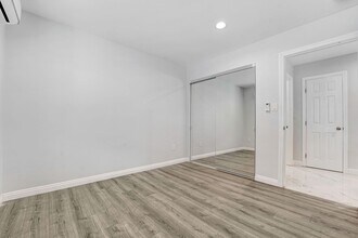 10310 Montgomery Ave in Los Angeles, CA - Foto de edificio - Building Photo