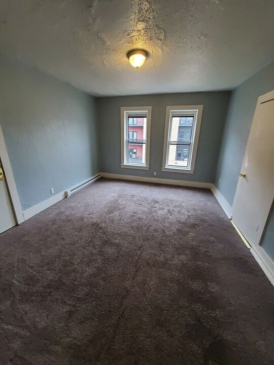 19 E State St in Hartford, WI - Building Photo
