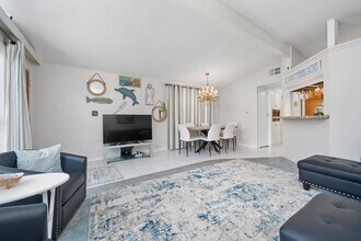 1828 W Balboa Blvd in Newport Beach, CA - Building Photo - Building Photo