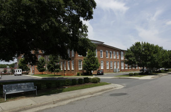 Courtyard at Highland Park in Rock Hill, SC - Building Photo - Building Photo