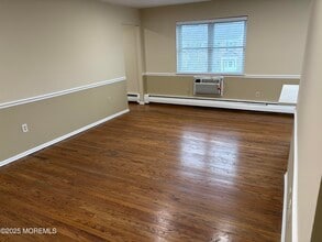 76 Manchester Ct in Freehold, NJ - Building Photo - Building Photo