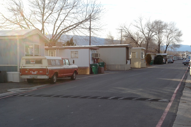 Fairview Mobile Manor in Reno, NV - Foto de edificio - Building Photo