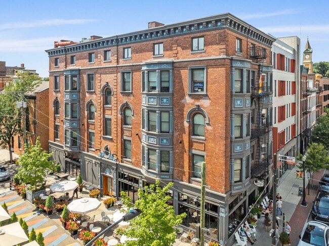 1501 Vine St, Unit 302 in Cincinnati, OH - Building Photo - Building Photo