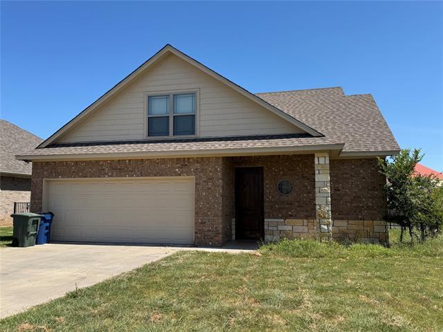 1443 Lauren Ln in Granbury, TX - Building Photo