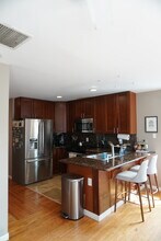 1813 Oliver Ave, Unit 2BD-2nd Fl in San Diego, CA - Foto de edificio - Building Photo