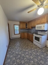 41 Lawrence St in Bellingham, MA - Building Photo - Building Photo