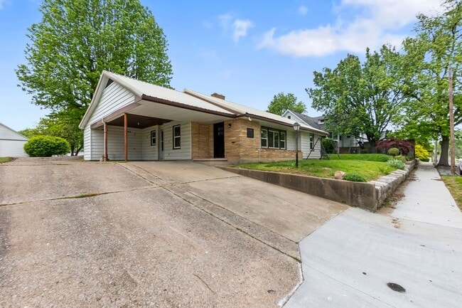 311 N Georgia St in Jackson, MO - Building Photo - Building Photo