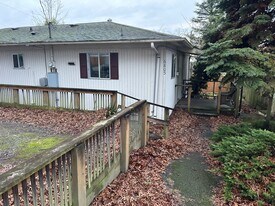 Kostar Duplex in Kirkland, WA - Building Photo